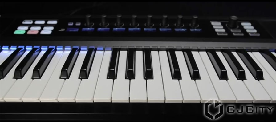 - Native Instruments Komplete Kontrol S-Series